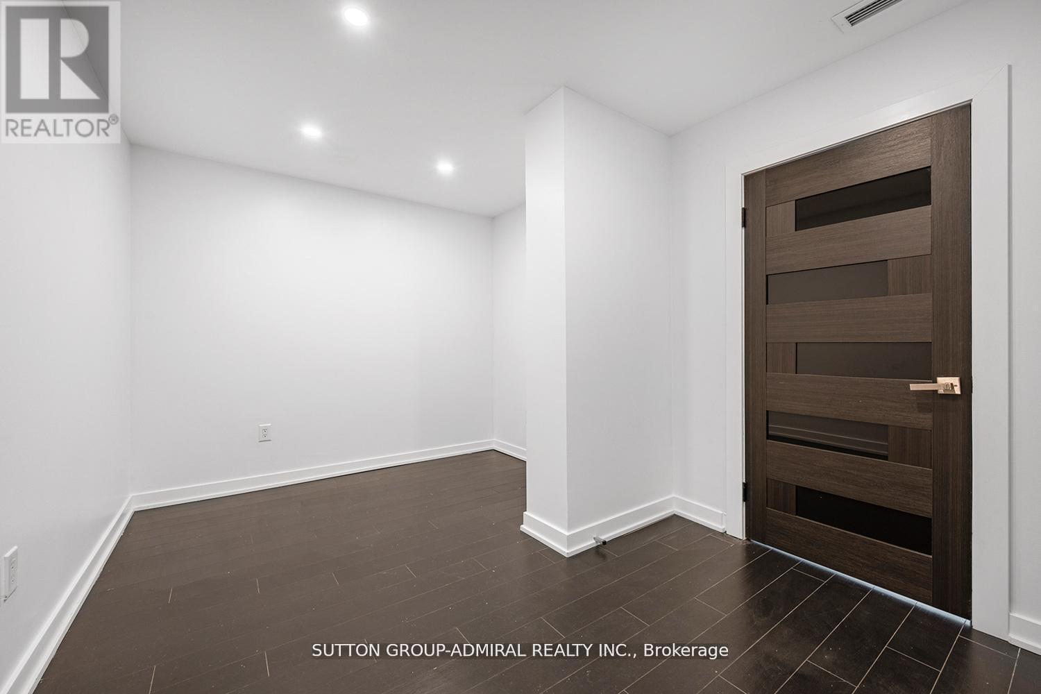 G20 - 18 Capreol Court, Toronto, Ontario  M5V 4A3 - Photo 9 - C12661480