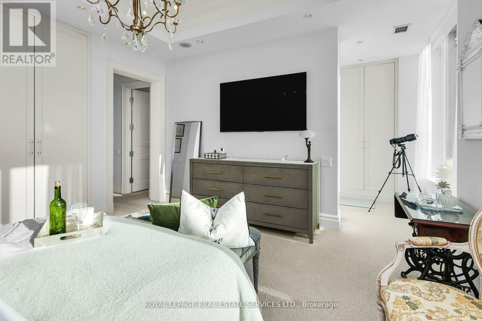 1701 - 155 St Clair Avenue W, Toronto, Ontario  M4V 0A1 - Photo 12 - C12661482