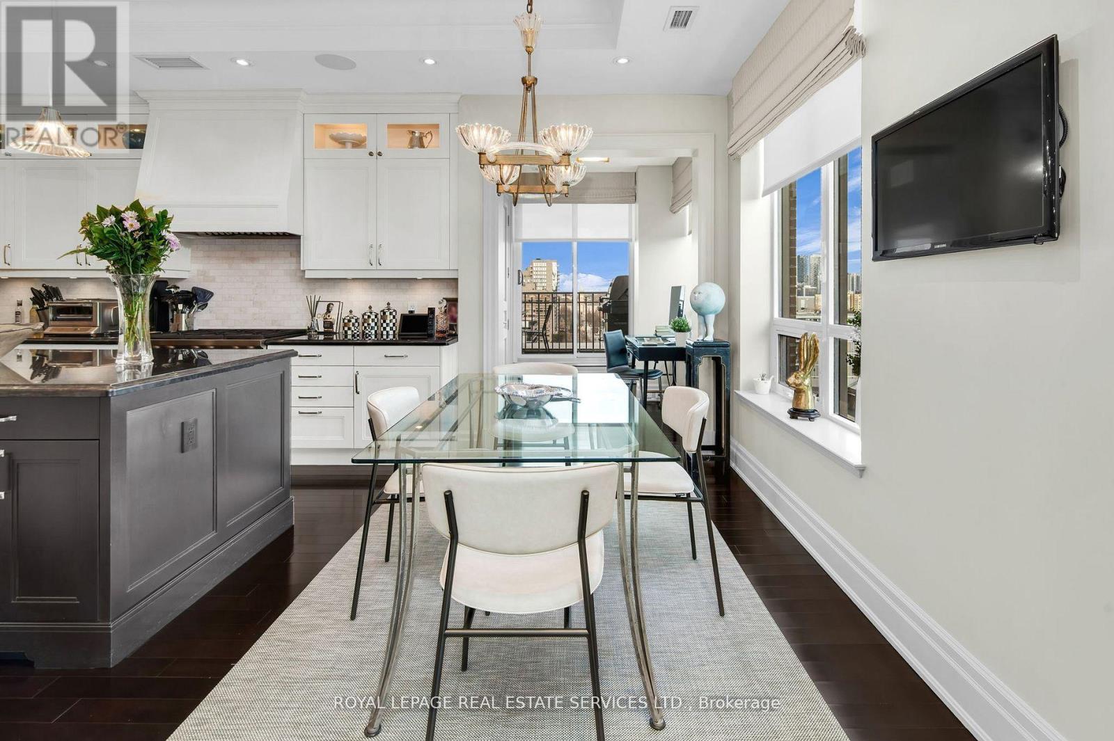 1701 - 155 St Clair Avenue W, Toronto, Ontario  M4V 0A1 - Photo 23 - C12661482