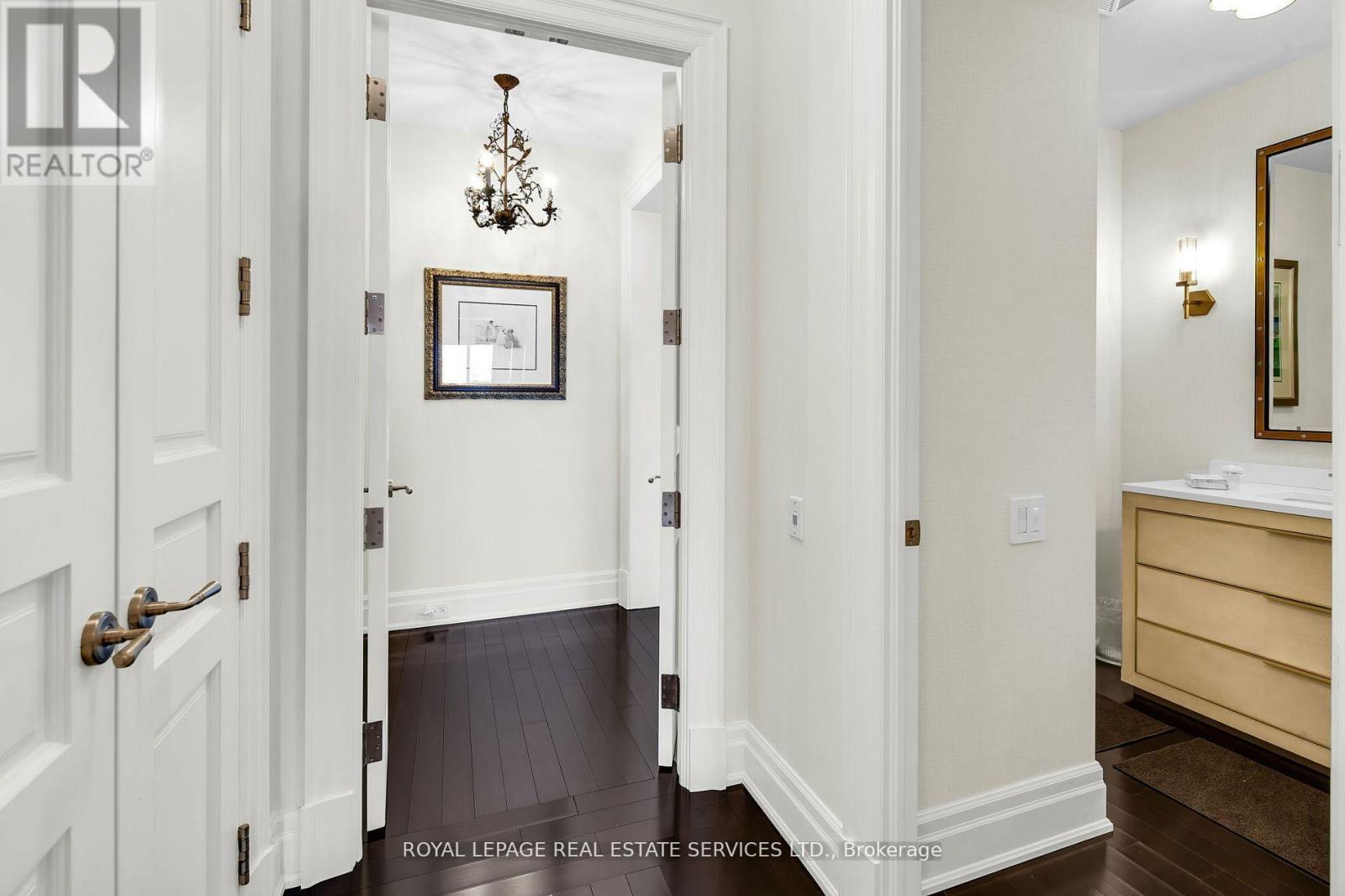 1701 - 155 St Clair Avenue W, Toronto, Ontario  M4V 0A1 - Photo 7 - C12661482