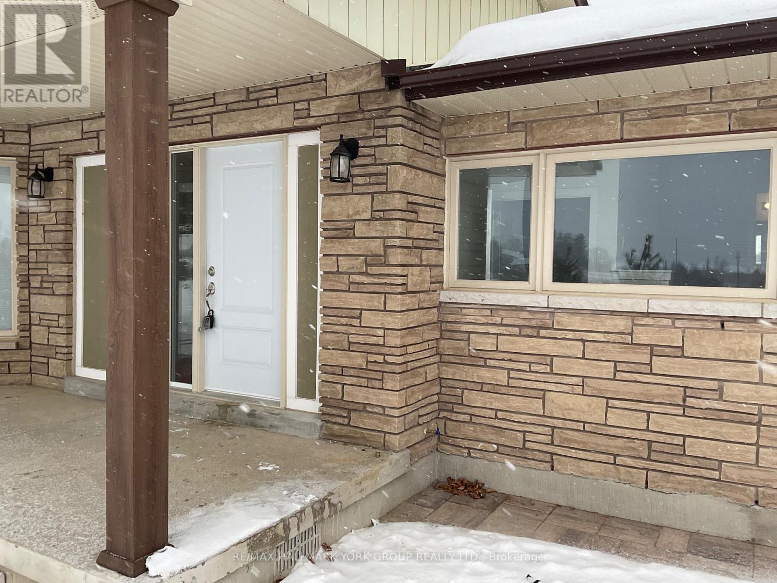 B - 124 Squire Drive, Ajax, Ontario  L1Z 1V1 - Photo 2 - E12661304