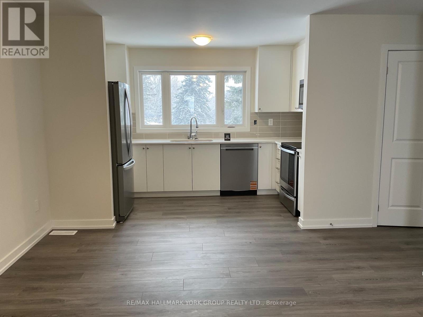 B - 124 Squire Drive, Ajax, Ontario  L1Z 1V1 - Photo 4 - E12661304