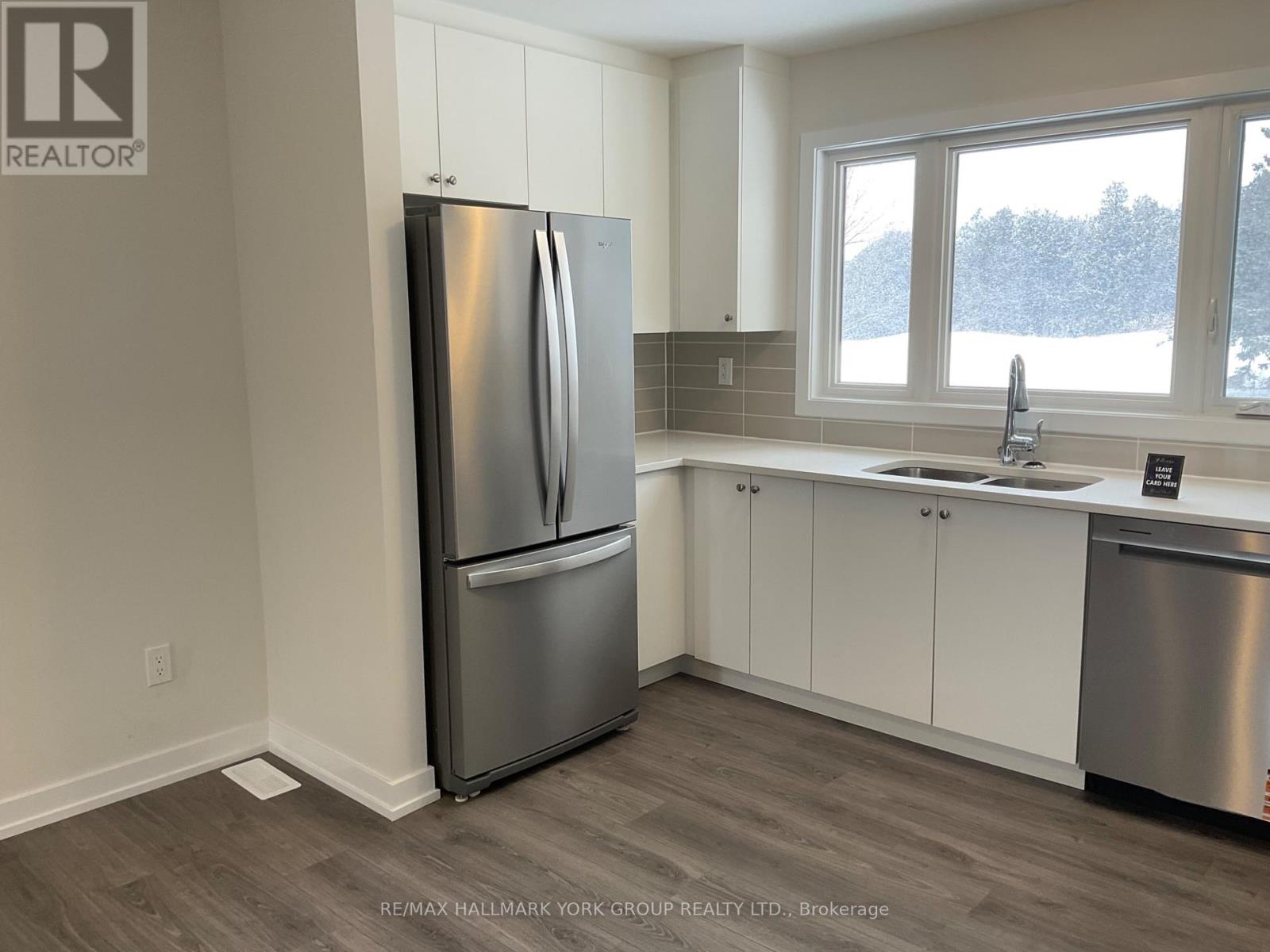 B - 124 Squire Drive, Ajax, Ontario  L1Z 1V1 - Photo 5 - E12661304