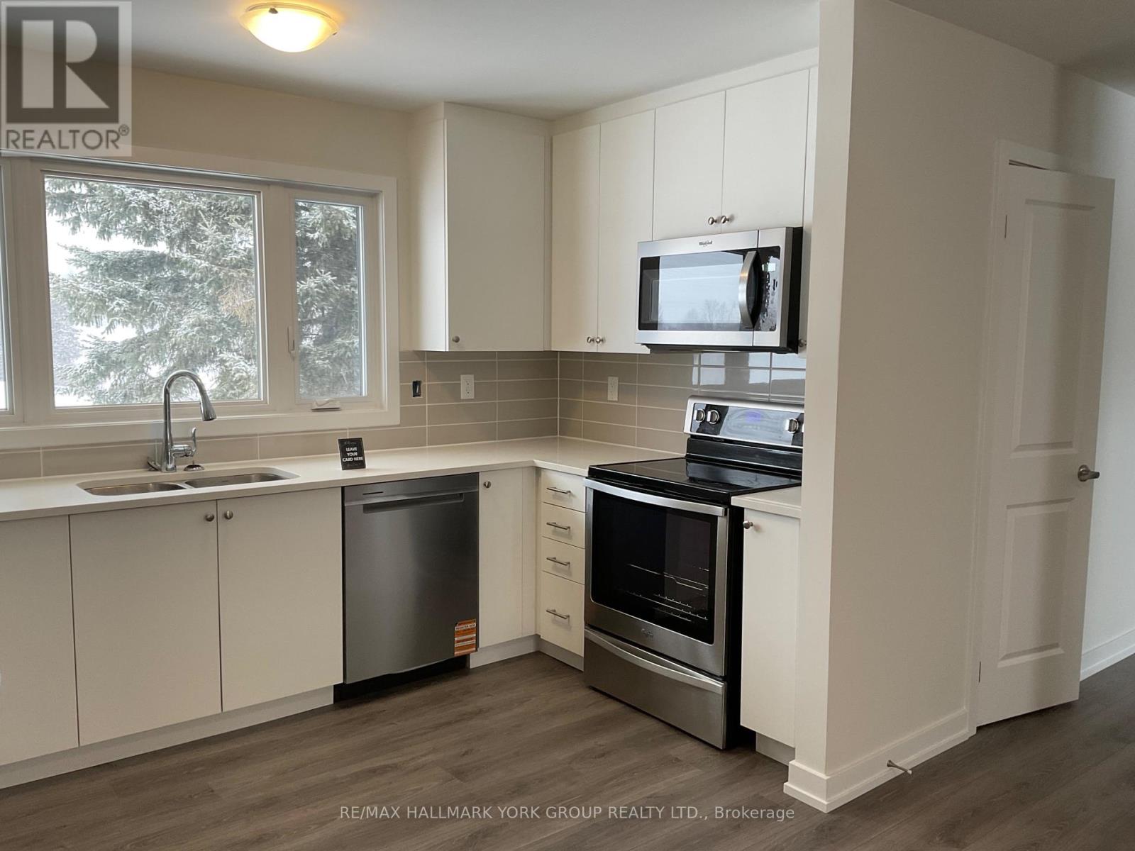 B - 124 Squire Drive, Ajax, Ontario  L1Z 1V1 - Photo 6 - E12661304