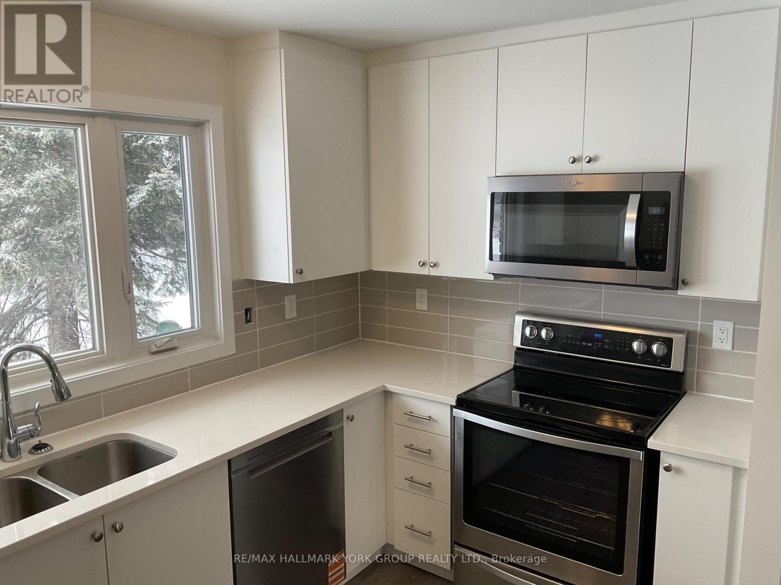 B - 124 Squire Drive, Ajax, Ontario  L1Z 1V1 - Photo 7 - E12661304