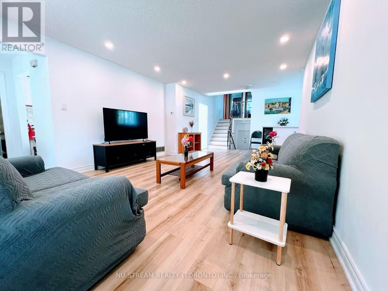 Upper - 46 Stainforth Drive, Toronto, Ontario  M1S 1L8 - Photo 2 - E12661398