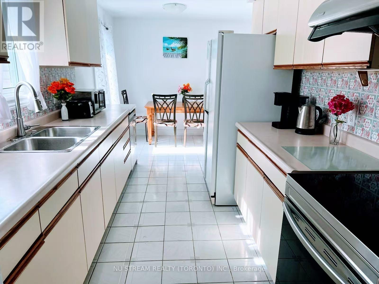 Upper - 46 Stainforth Drive, Toronto, Ontario  M1S 1L8 - Photo 3 - E12661398