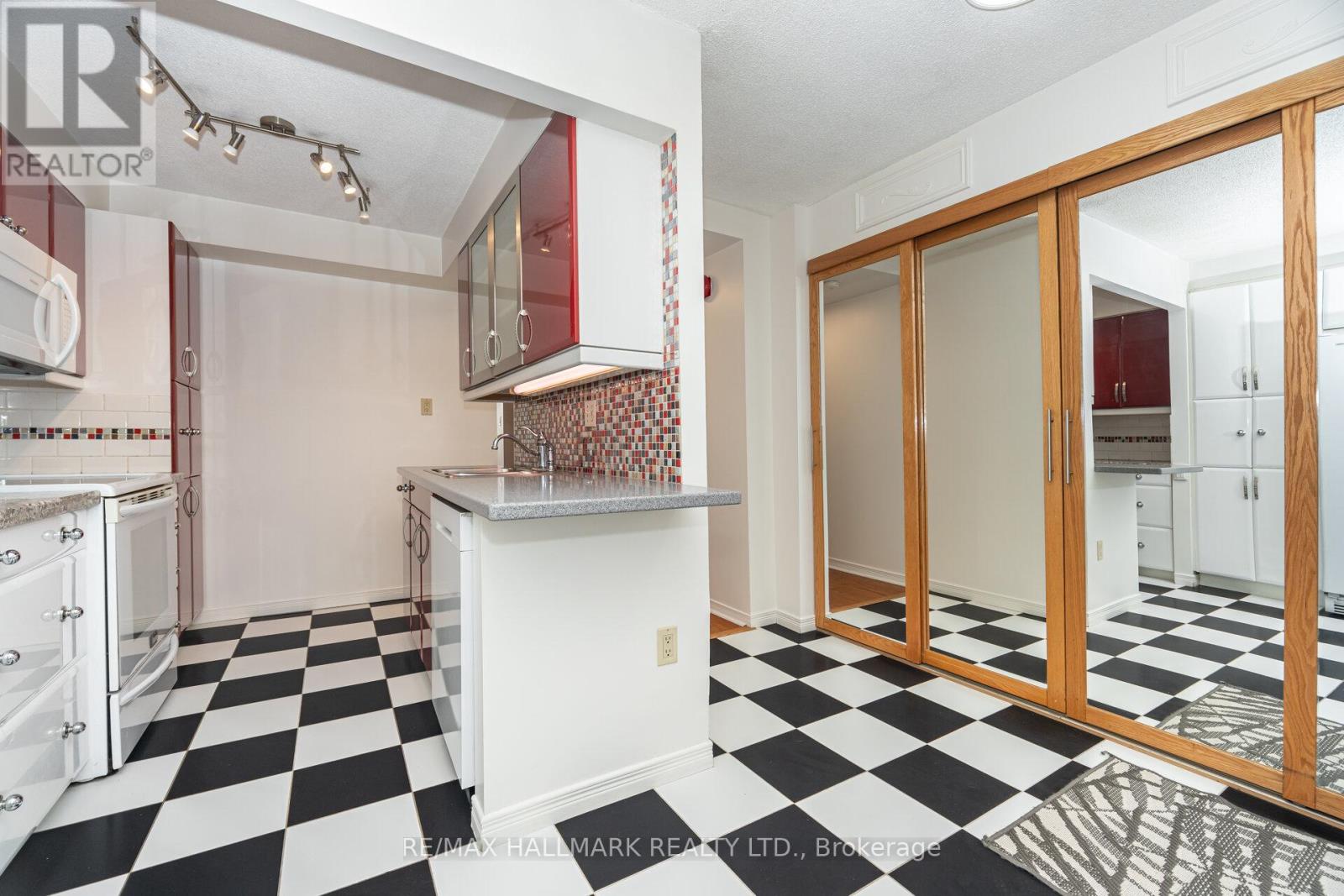 10 - 2112 Queen Street E, Toronto, Ontario  M4E 1E2 - Photo 10 - E12661508