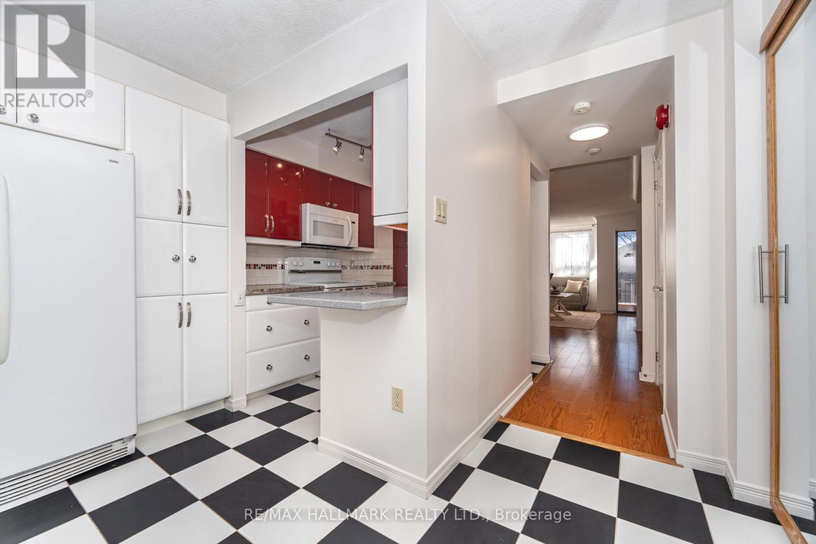 10 - 2112 Queen Street E, Toronto, Ontario  M4E 1E2 - Photo 11 - E12661508