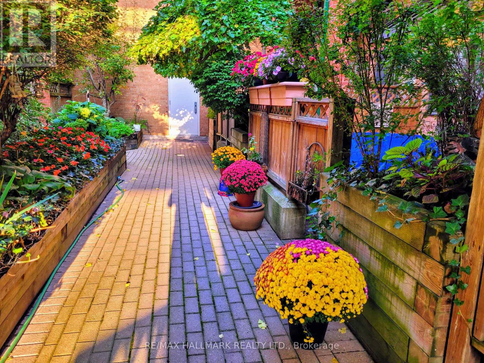 10 - 2112 Queen Street E, Toronto, Ontario  M4E 1E2 - Photo 36 - E12661508