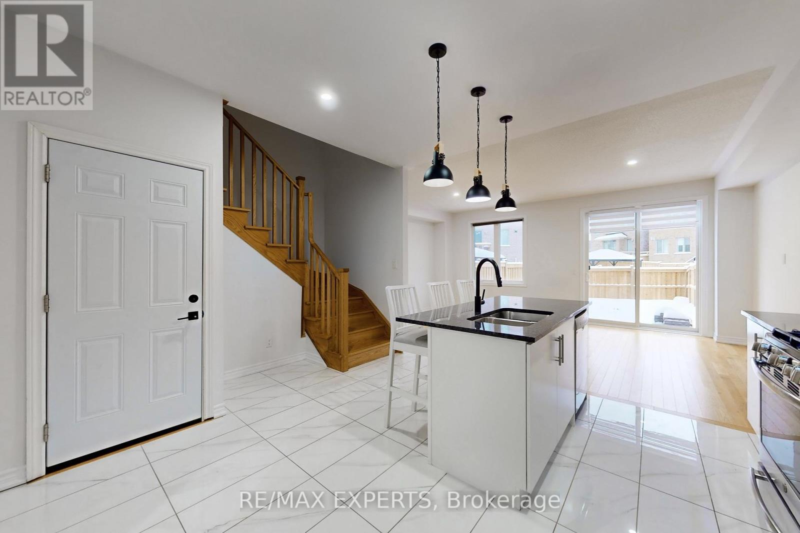 69 Seedling Crescent, Whitchurch-Stouffville, Ontario  L4A 4V5 - Photo 17 - N12661198