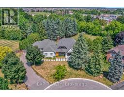 17 CHAMBERLAIN COURT, King, Ontario
