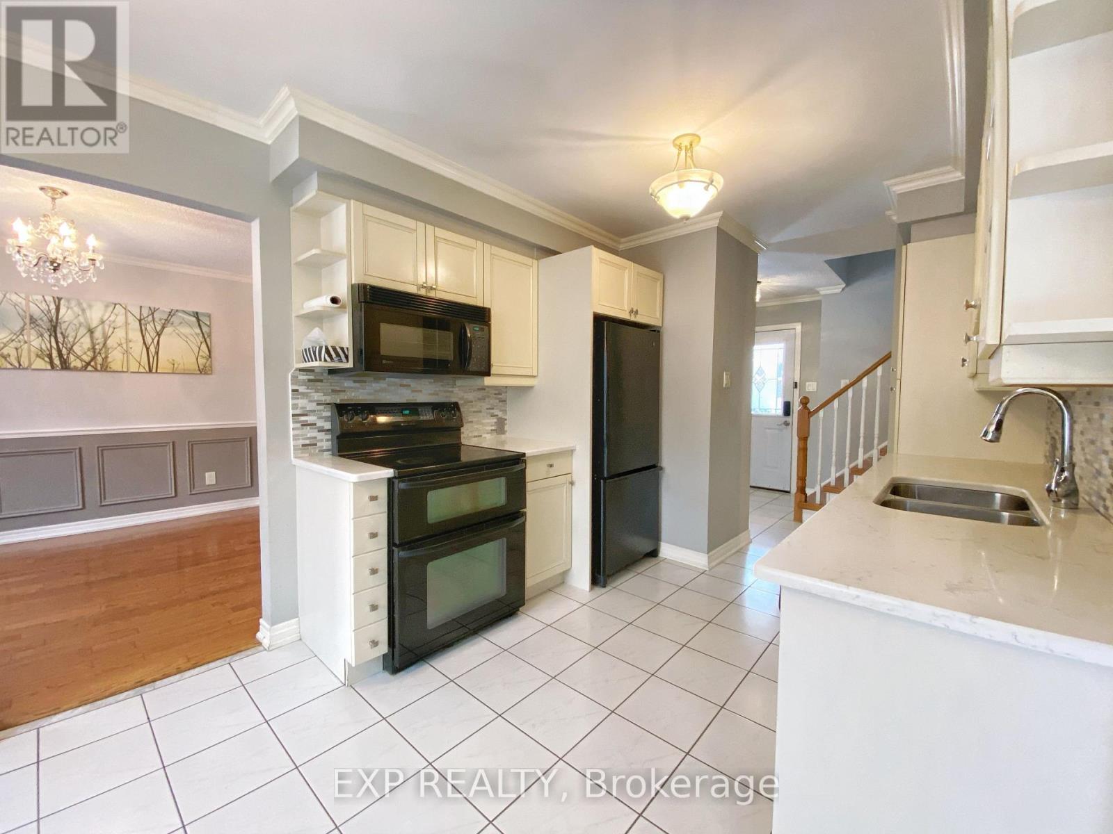 1 Teasdale Court, Aurora, Ontario  L4G 6C1 - Photo 10 - N12661314