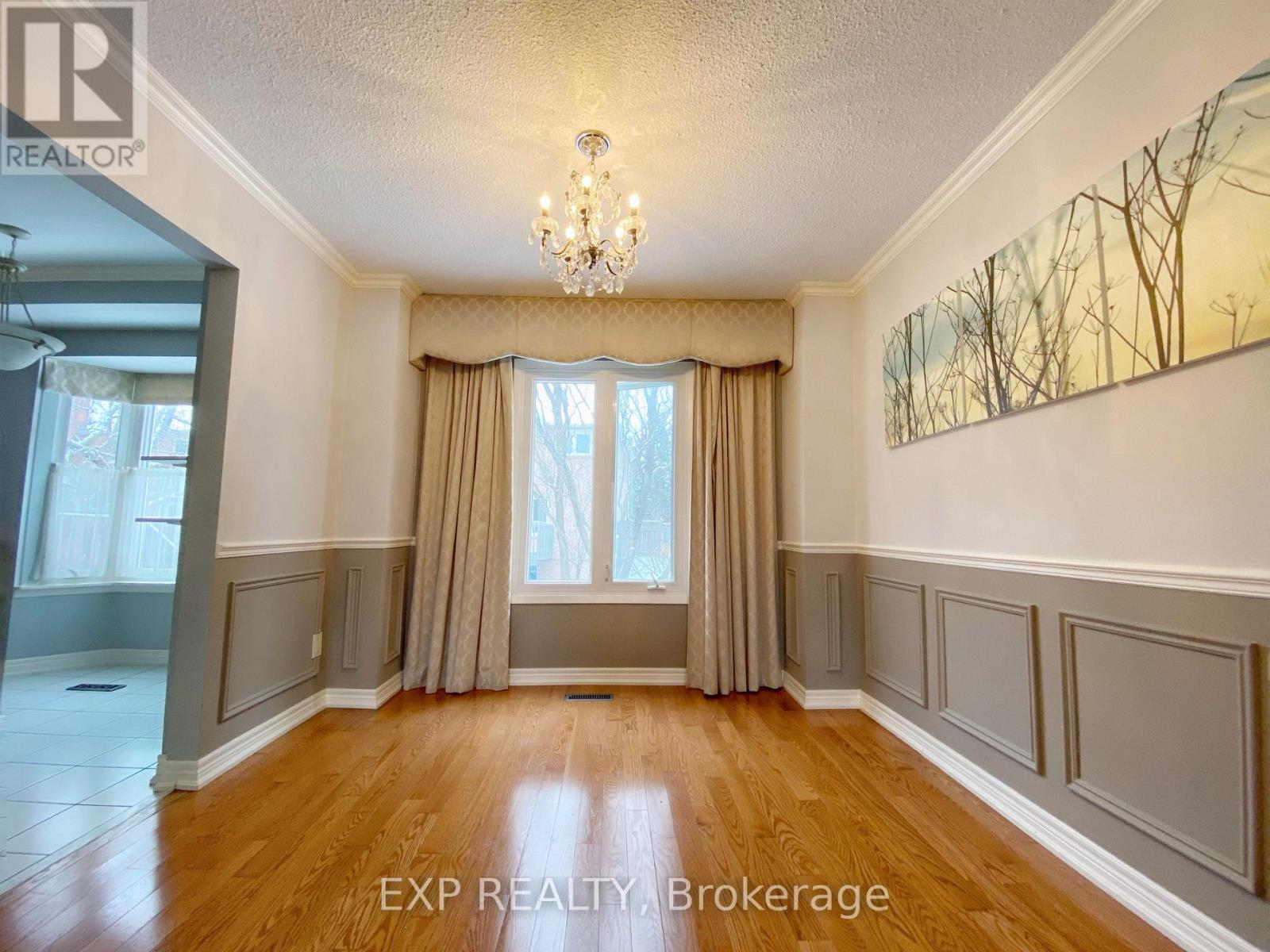 1 Teasdale Court, Aurora, Ontario  L4G 6C1 - Photo 6 - N12661314