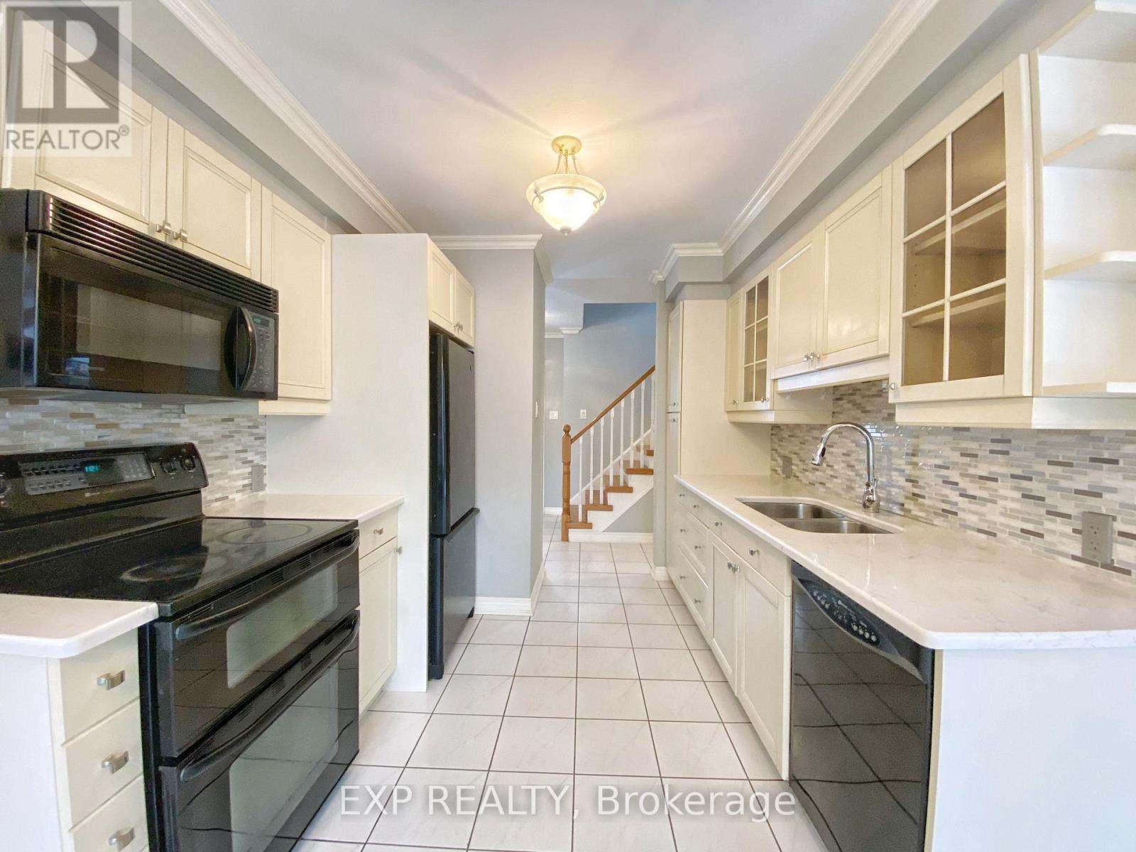 1 Teasdale Court, Aurora, Ontario  L4G 6C1 - Photo 9 - N12661314