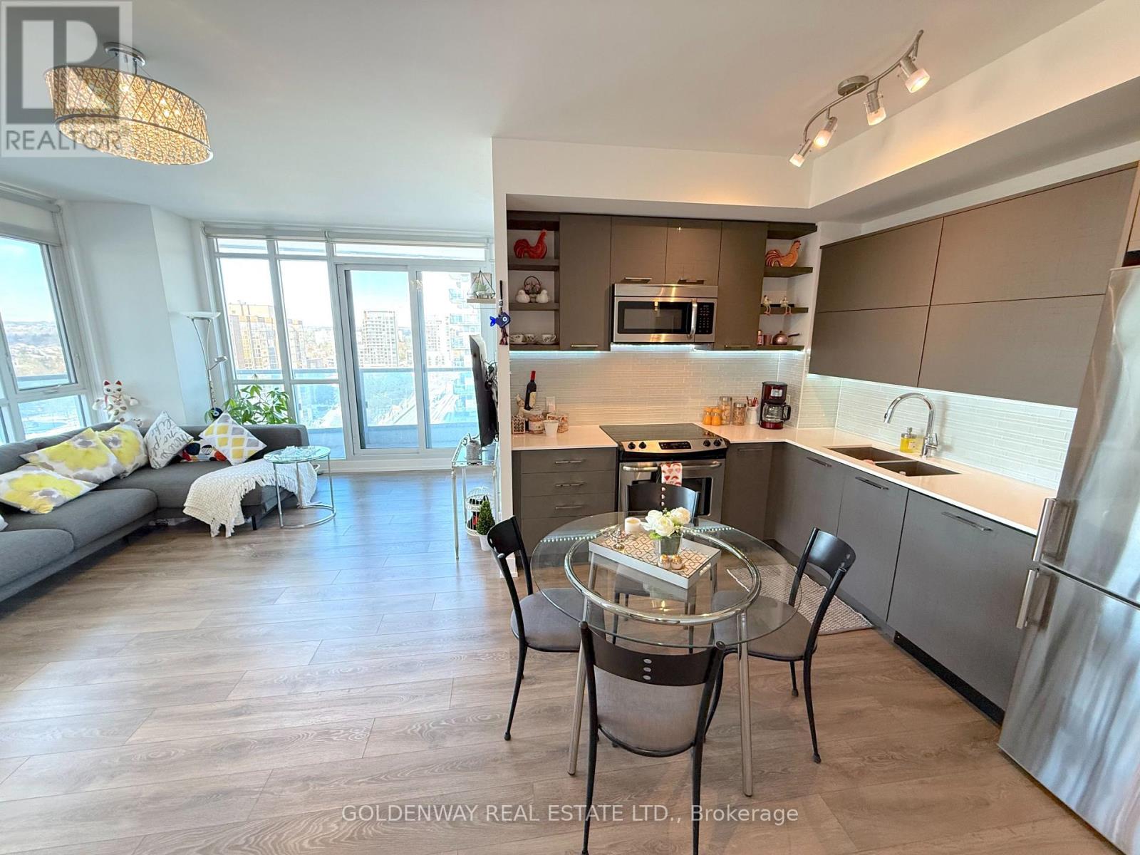 1515 - 9471 Yonge Street E, Richmond Hill, Ontario  L4C 0Z5 - Photo 2 - N12661336