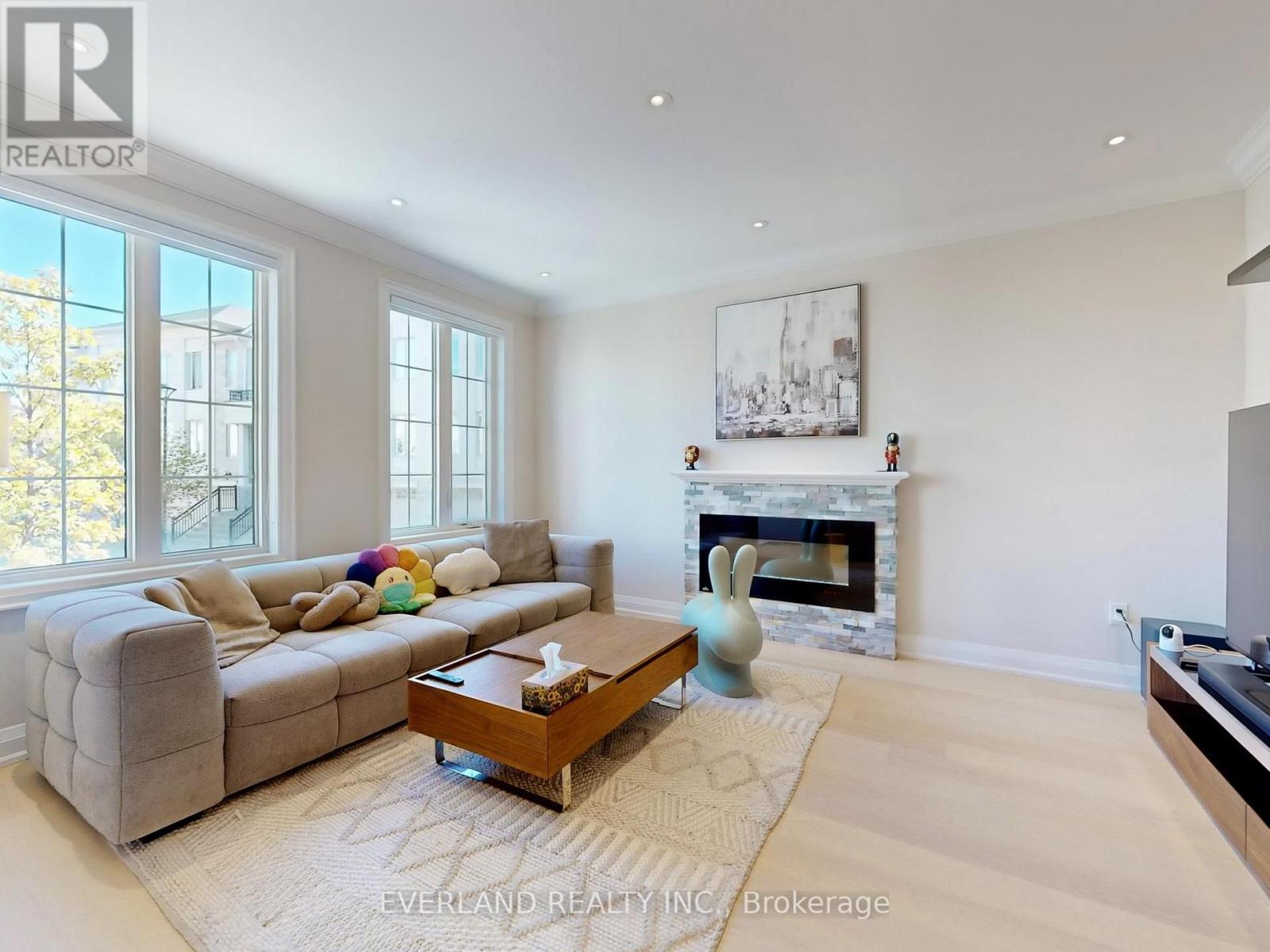 5 Point Pelee Lane, Richmond Hill, Ontario  L4S 0G4 - Photo 2 - N12661374