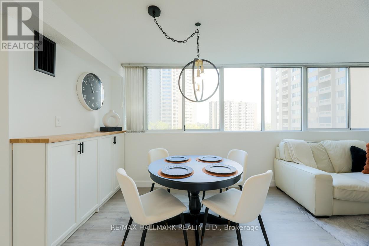 702 - 3590 Kaneff Crescent, Mississauga, Ontario  L5A 3X3 - Photo 10 - W12661156