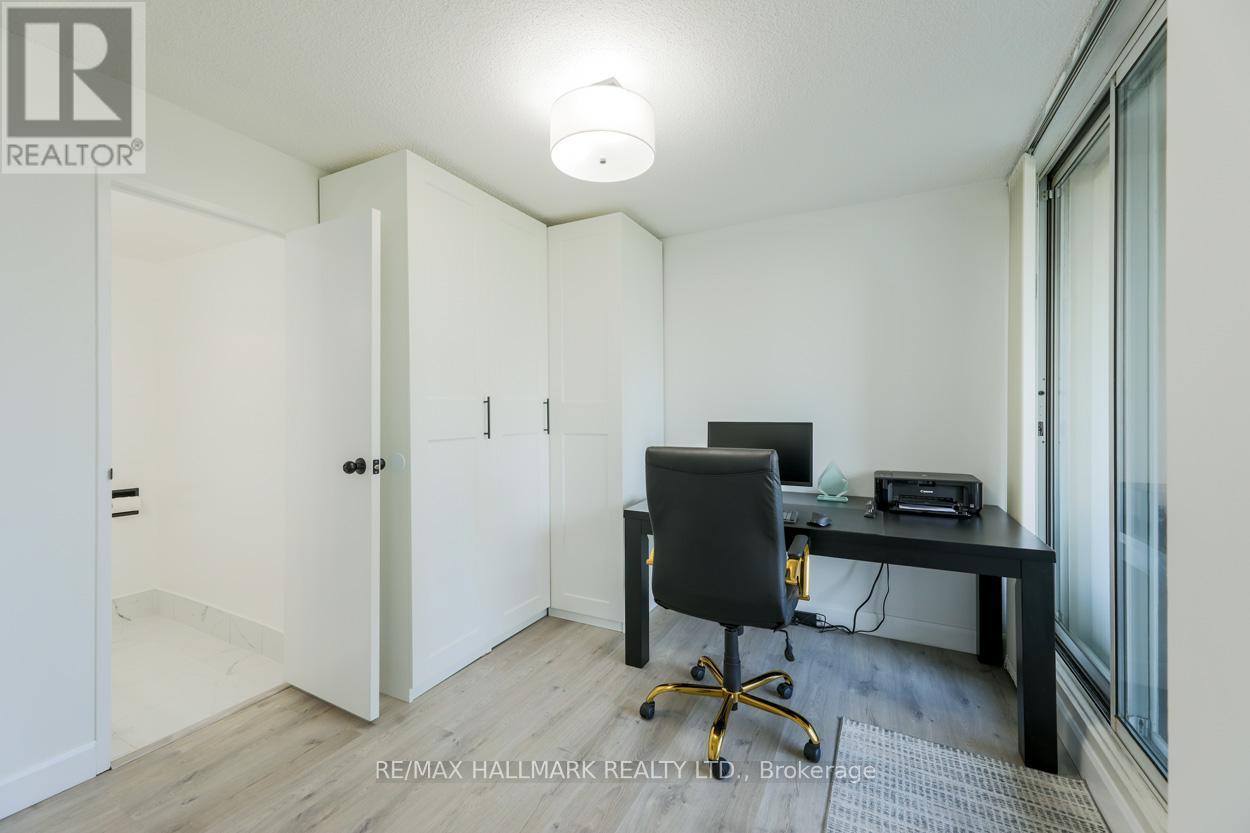 702 - 3590 Kaneff Crescent, Mississauga, Ontario  L5A 3X3 - Photo 11 - W12661156