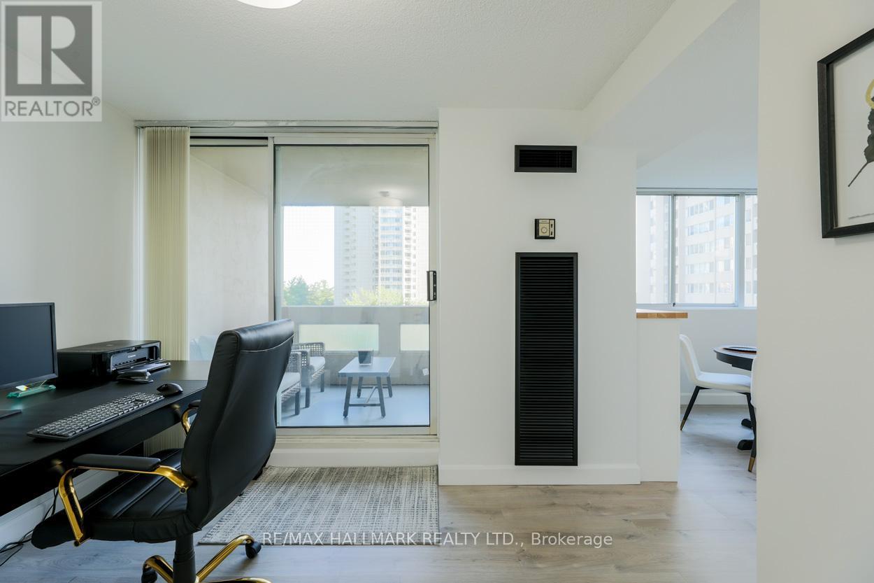 702 - 3590 Kaneff Crescent, Mississauga, Ontario  L5A 3X3 - Photo 12 - W12661156