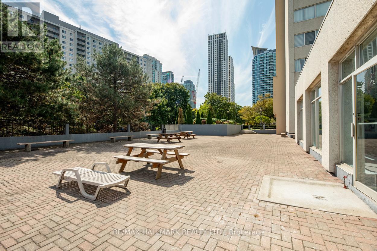 702 - 3590 Kaneff Crescent, Mississauga, Ontario  L5A 3X3 - Photo 33 - W12661156