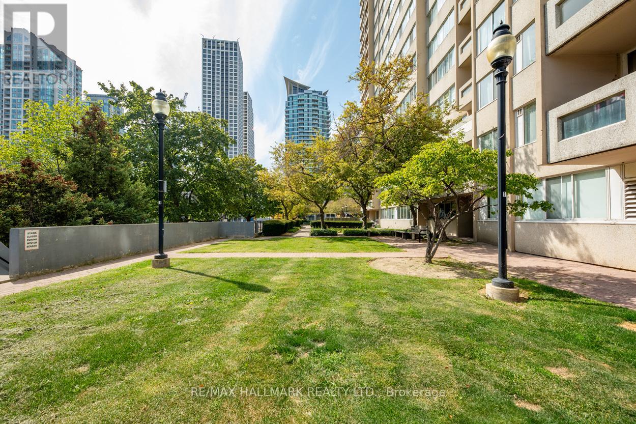 702 - 3590 Kaneff Crescent, Mississauga, Ontario  L5A 3X3 - Photo 34 - W12661156