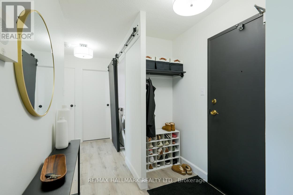 702 - 3590 Kaneff Crescent, Mississauga, Ontario  L5A 3X3 - Photo 4 - W12661156