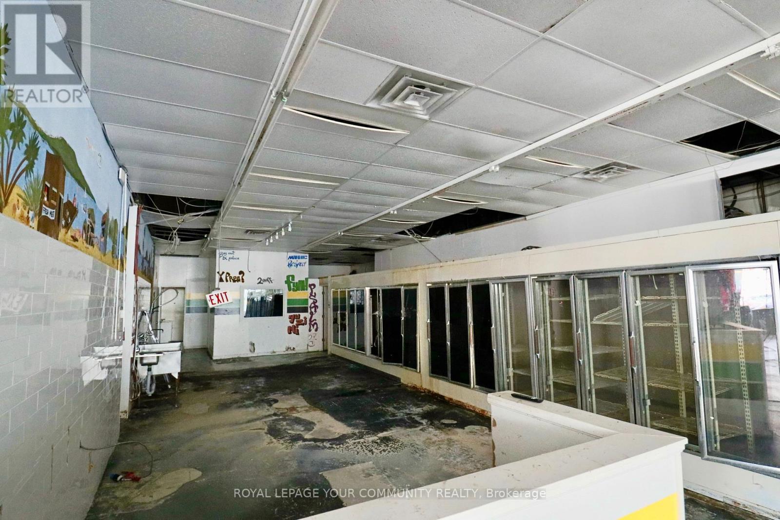 1370 Weston Road, Toronto, Ontario  M6M 4R8 - Photo 7 - W12661200