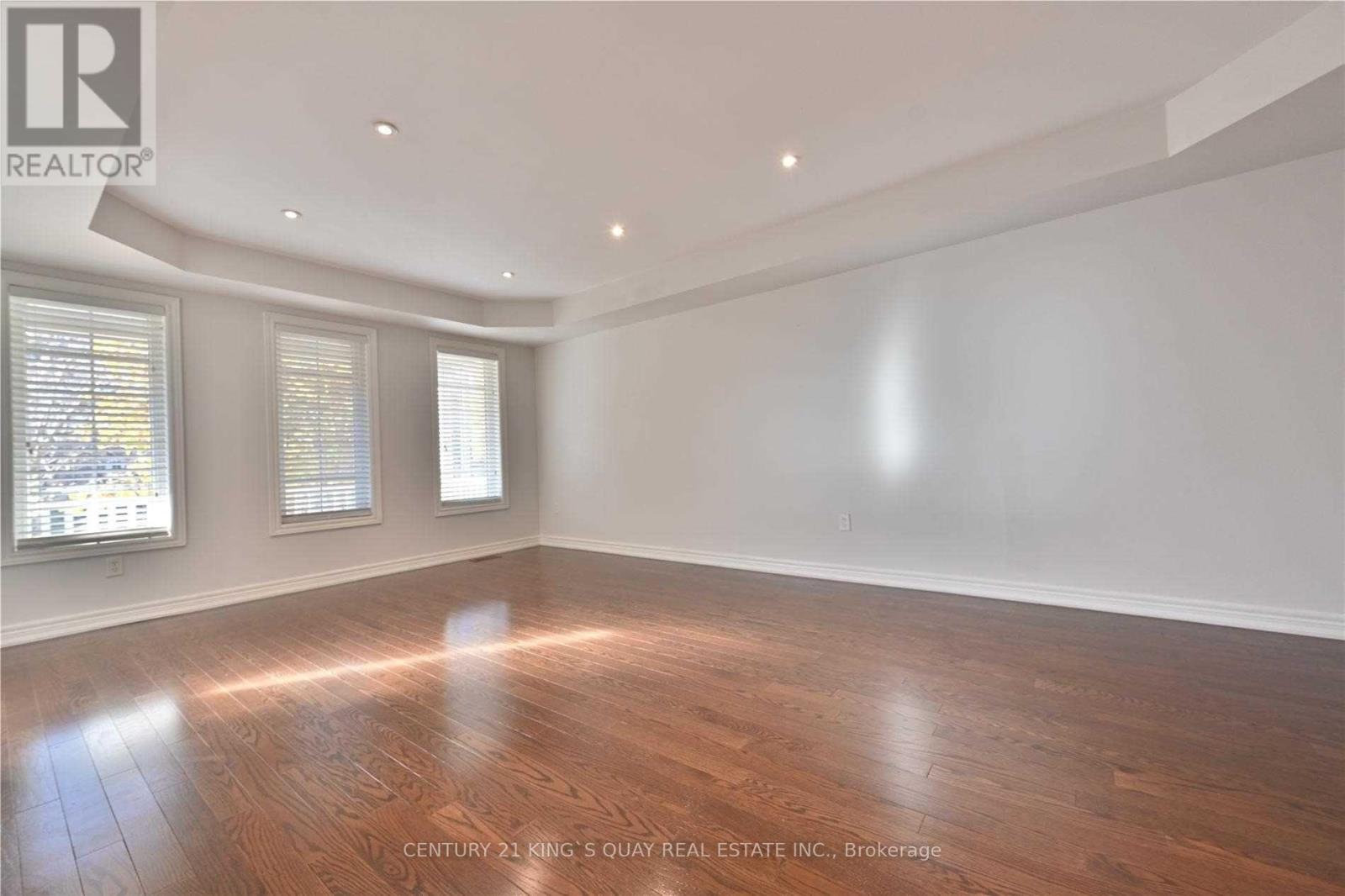 85 Gatwick Drive, Oakville, Ontario  L6H 6V2 - Photo 3 - W12661240