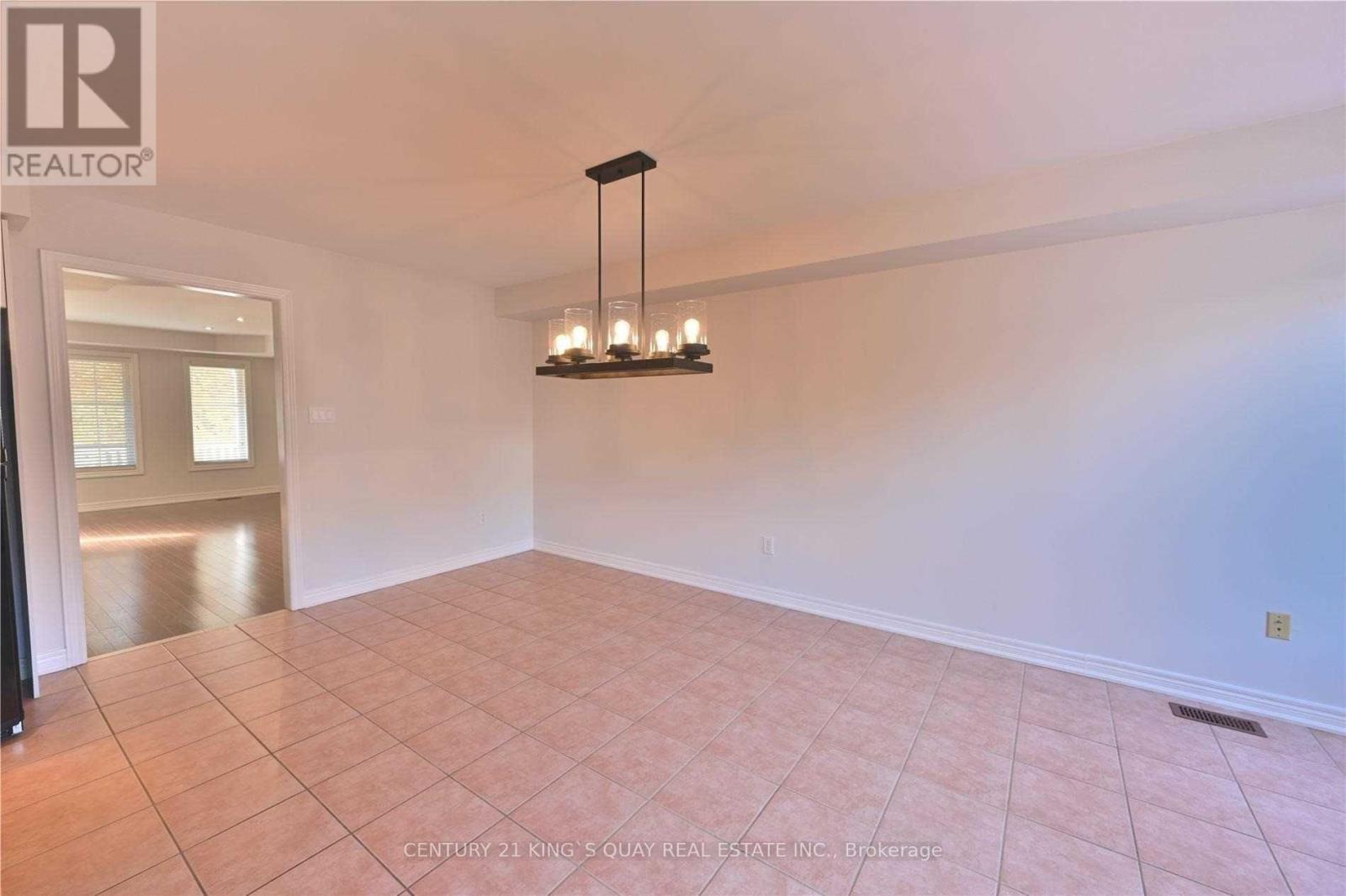 85 Gatwick Drive, Oakville, Ontario  L6H 6V2 - Photo 4 - W12661240