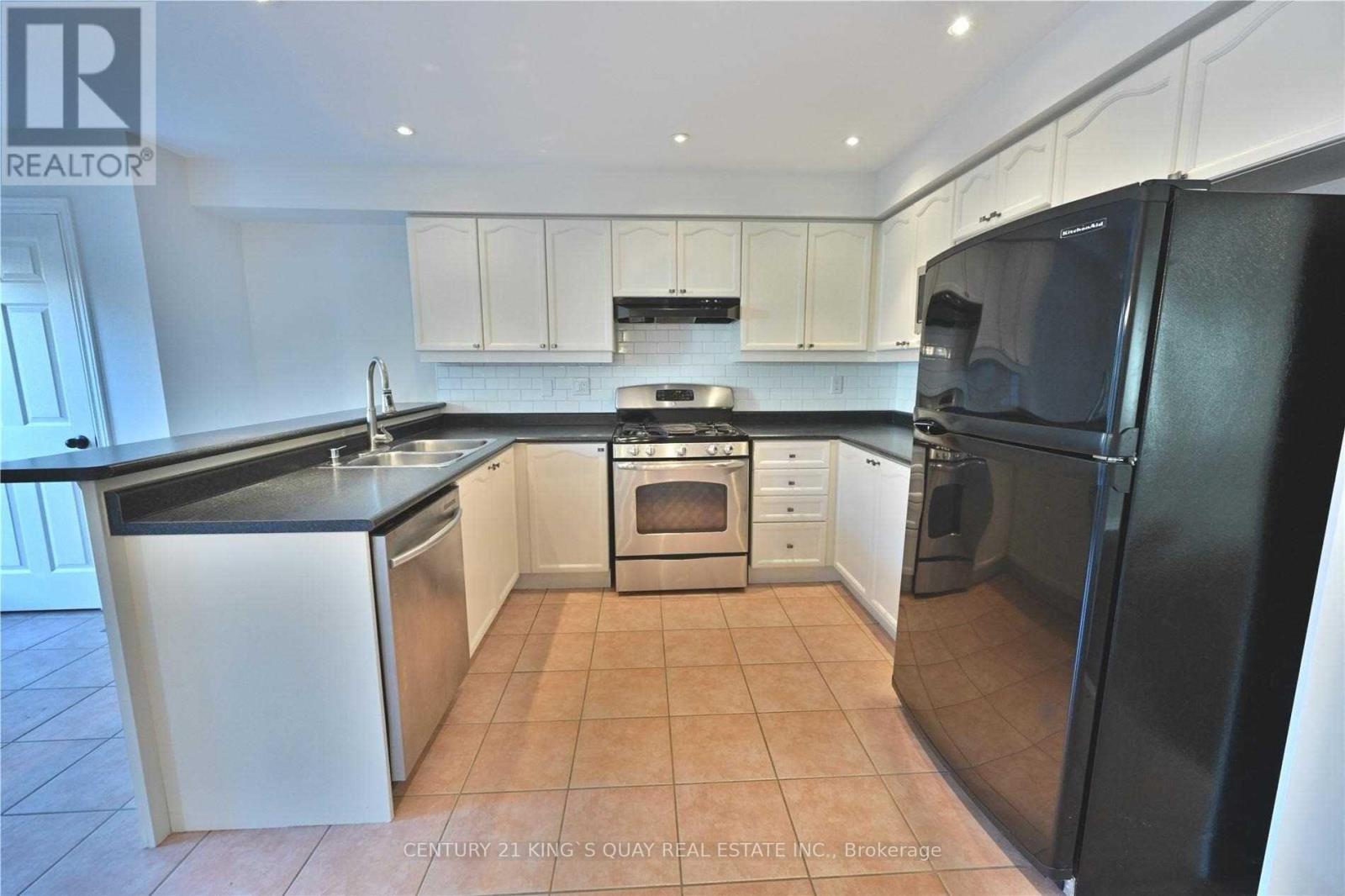 85 Gatwick Drive, Oakville, Ontario  L6H 6V2 - Photo 6 - W12661240