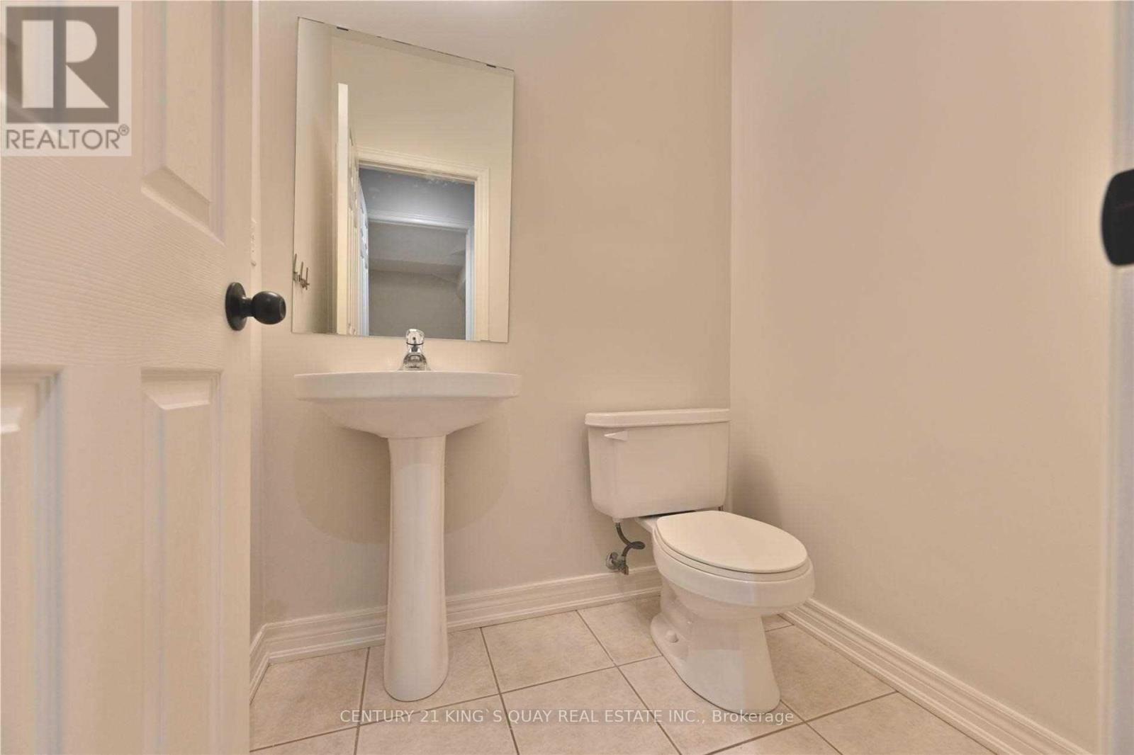 85 Gatwick Drive, Oakville, Ontario  L6H 6V2 - Photo 7 - W12661240