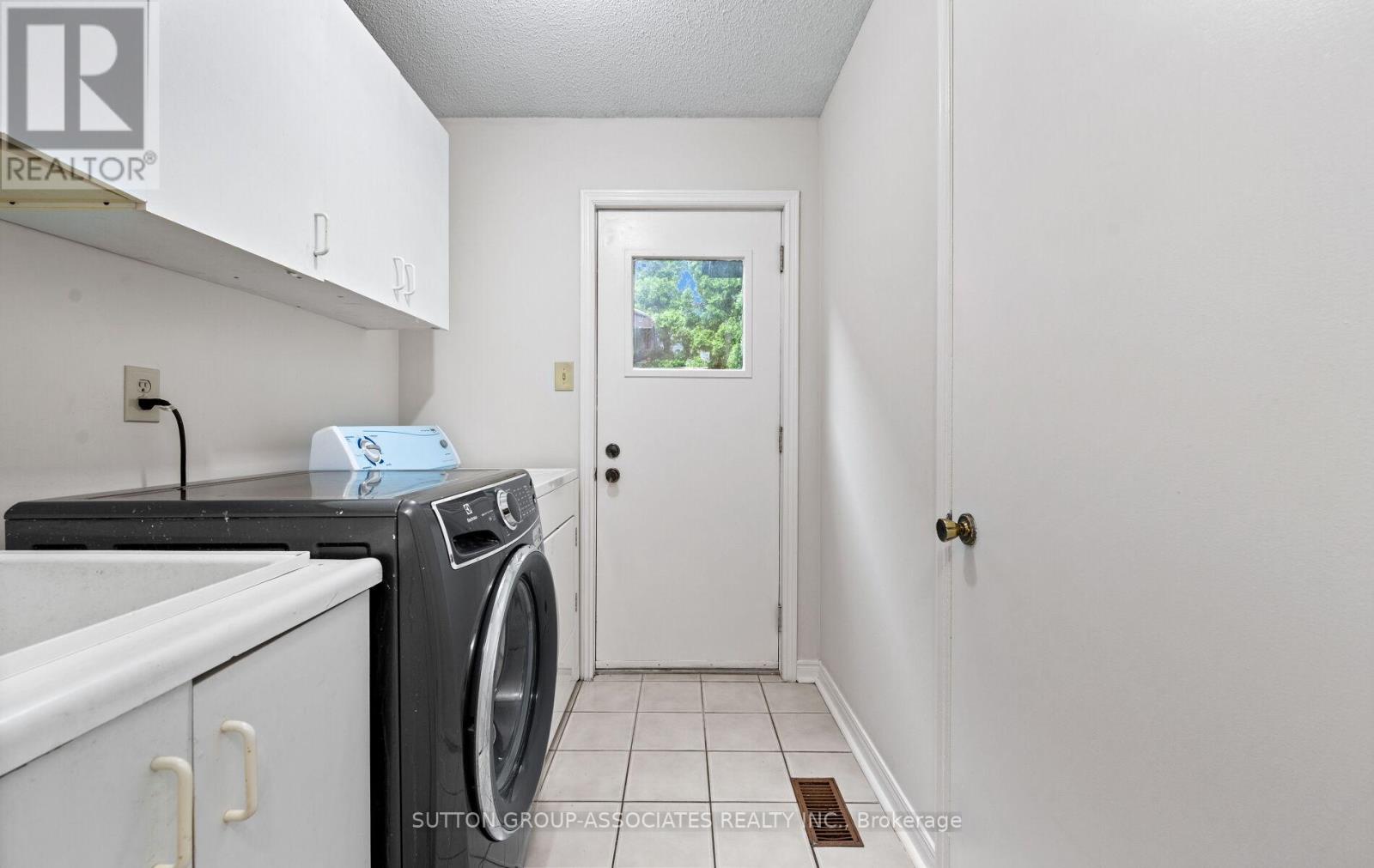 1252 Greenwood Crescent, Oakville, Ontario  L6J 6W5 - Photo 18 - W12661248