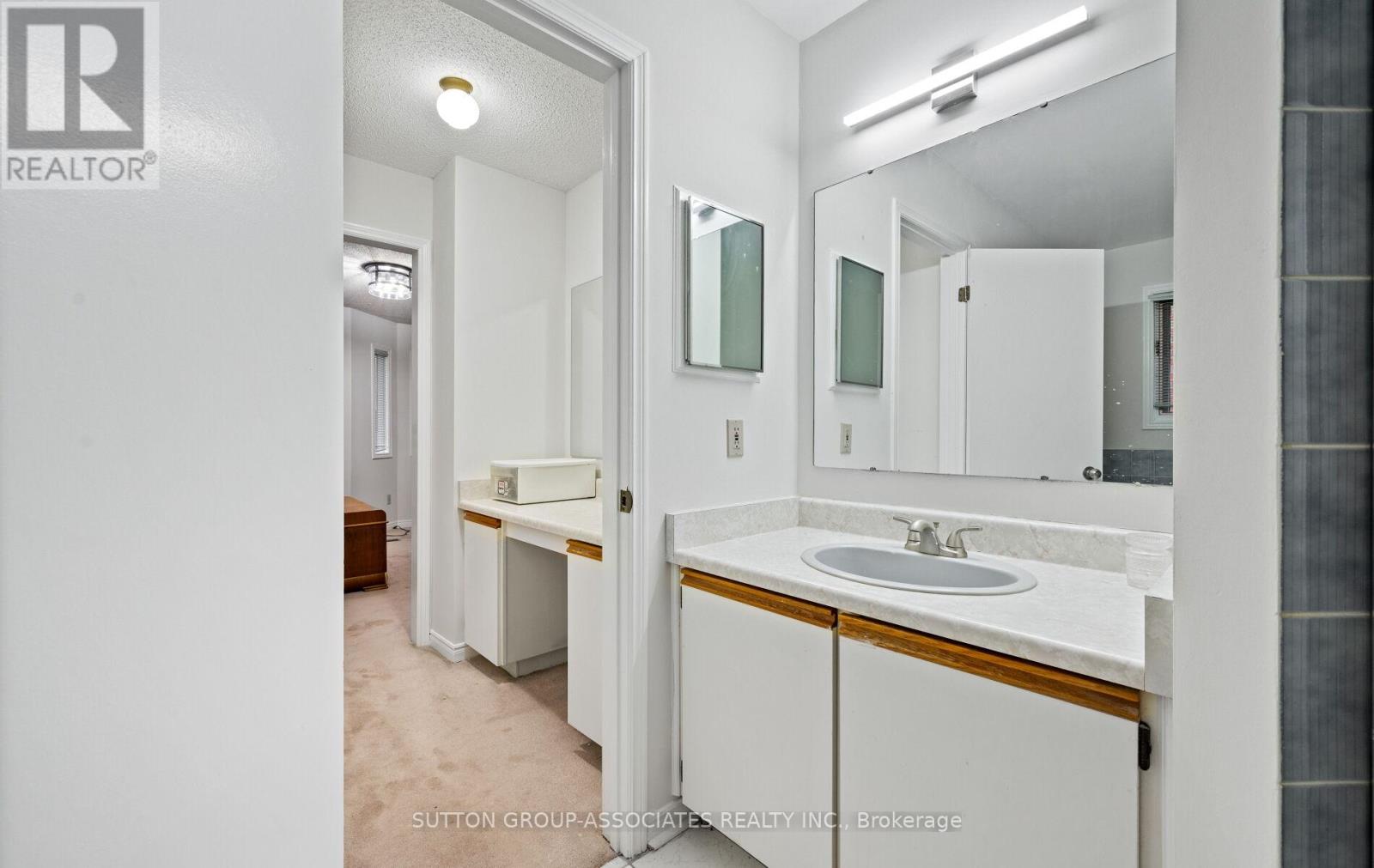 1252 Greenwood Crescent, Oakville, Ontario  L6J 6W5 - Photo 28 - W12661248