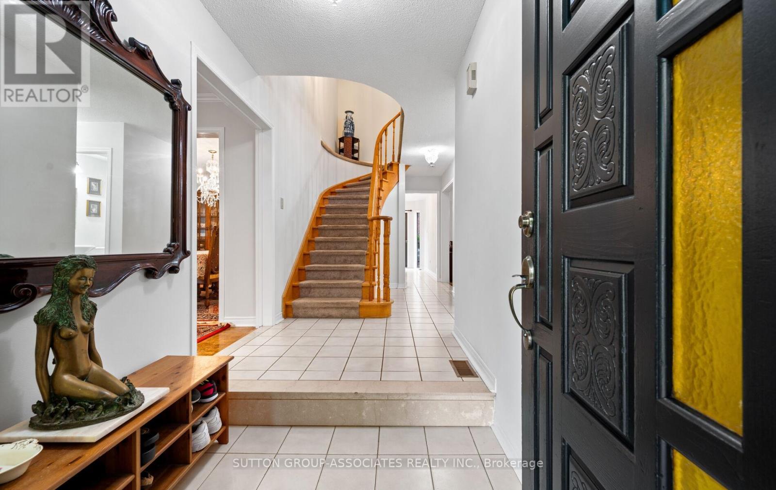 1252 Greenwood Crescent, Oakville, Ontario  L6J 6W5 - Photo 3 - W12661248