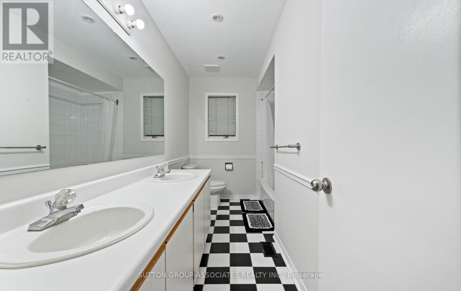 1252 Greenwood Crescent, Oakville, Ontario  L6J 6W5 - Photo 31 - W12661248