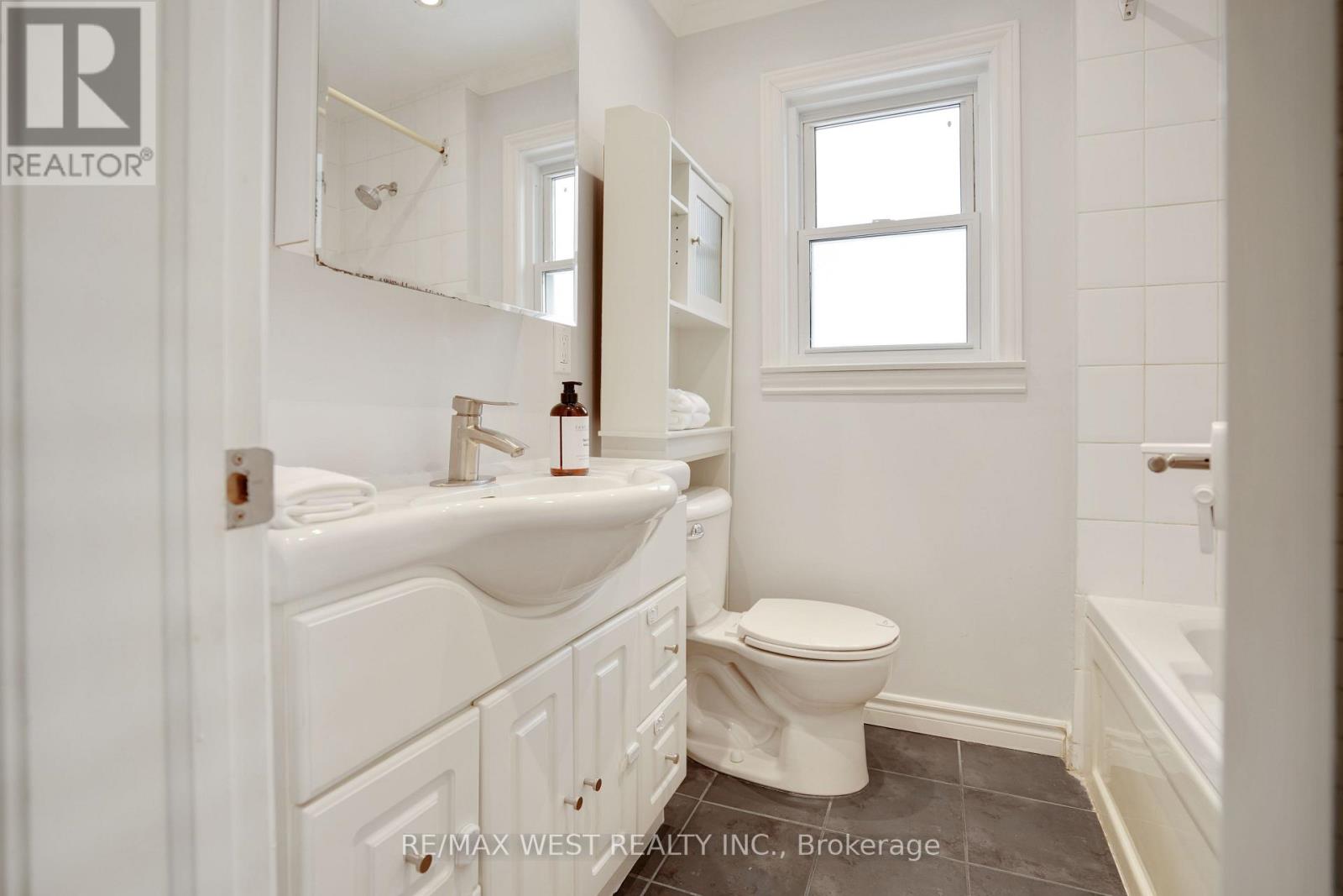 10 Allanbrooke Drive, Toronto, Ontario  M9A 3N8 - Photo 16 - W12661308