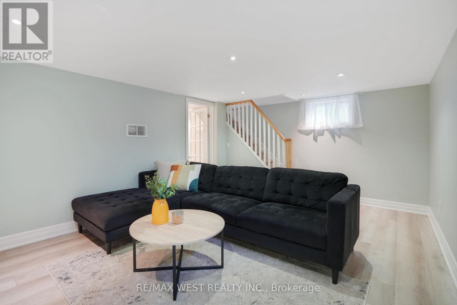 10 Allanbrooke Drive, Toronto, Ontario  M9A 3N8 - Photo 17 - W12661308