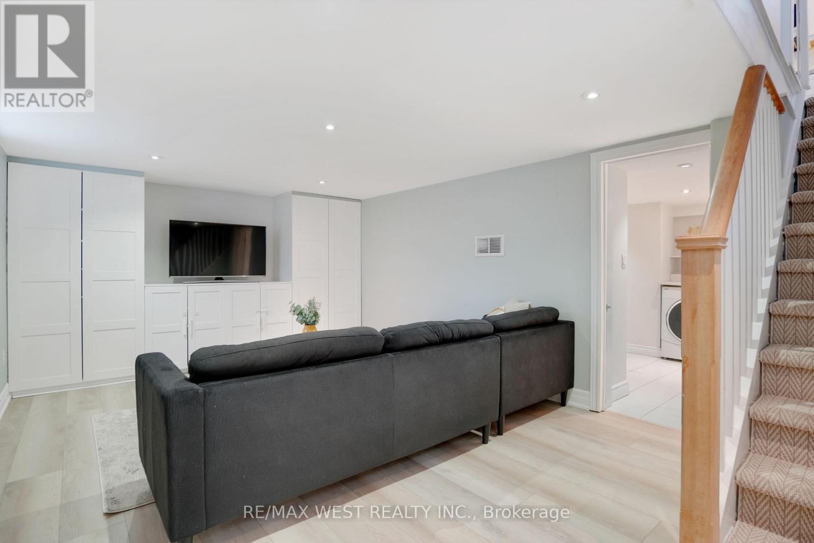 10 Allanbrooke Drive, Toronto, Ontario  M9A 3N8 - Photo 19 - W12661308