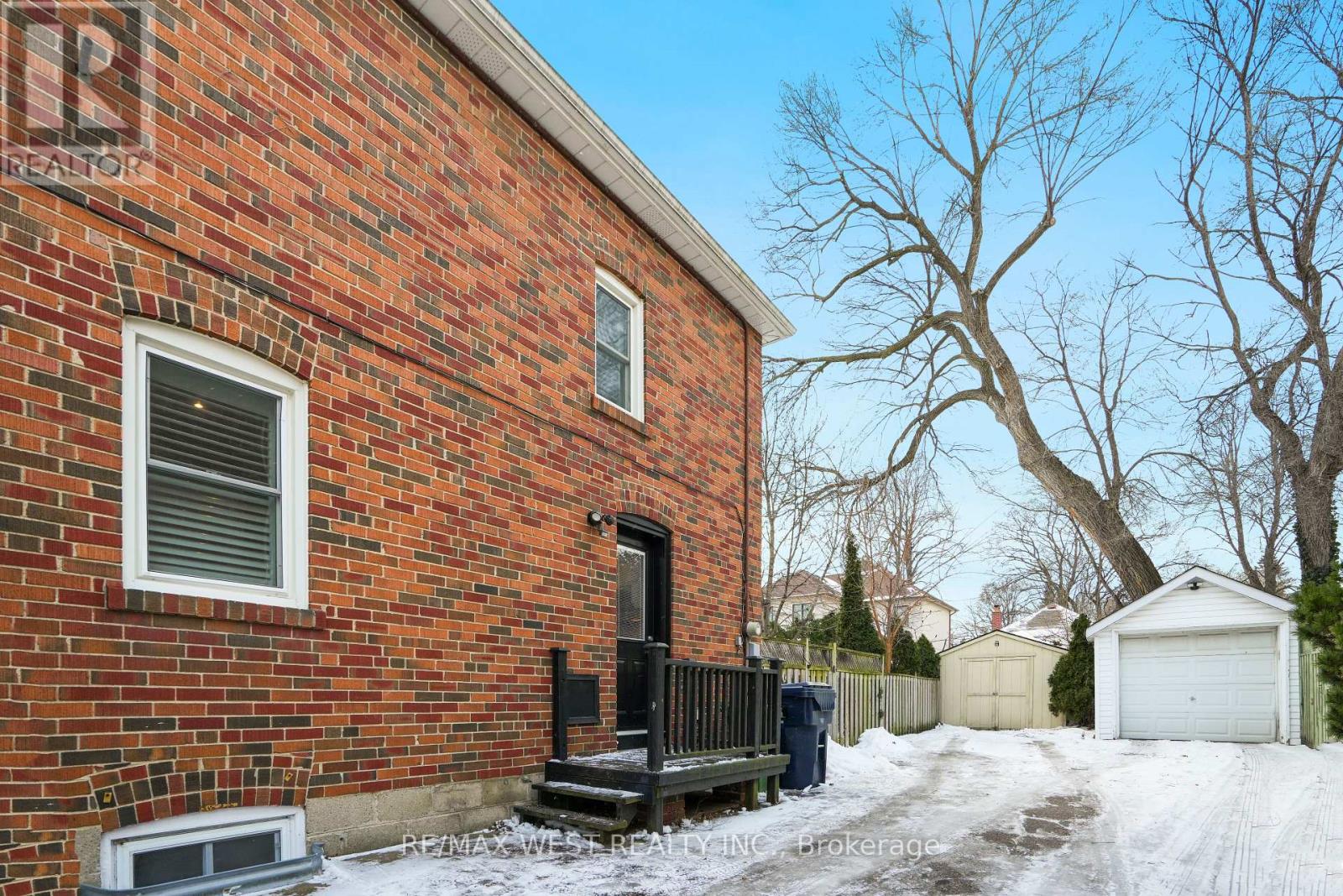 10 Allanbrooke Drive, Toronto, Ontario  M9A 3N8 - Photo 23 - W12661308