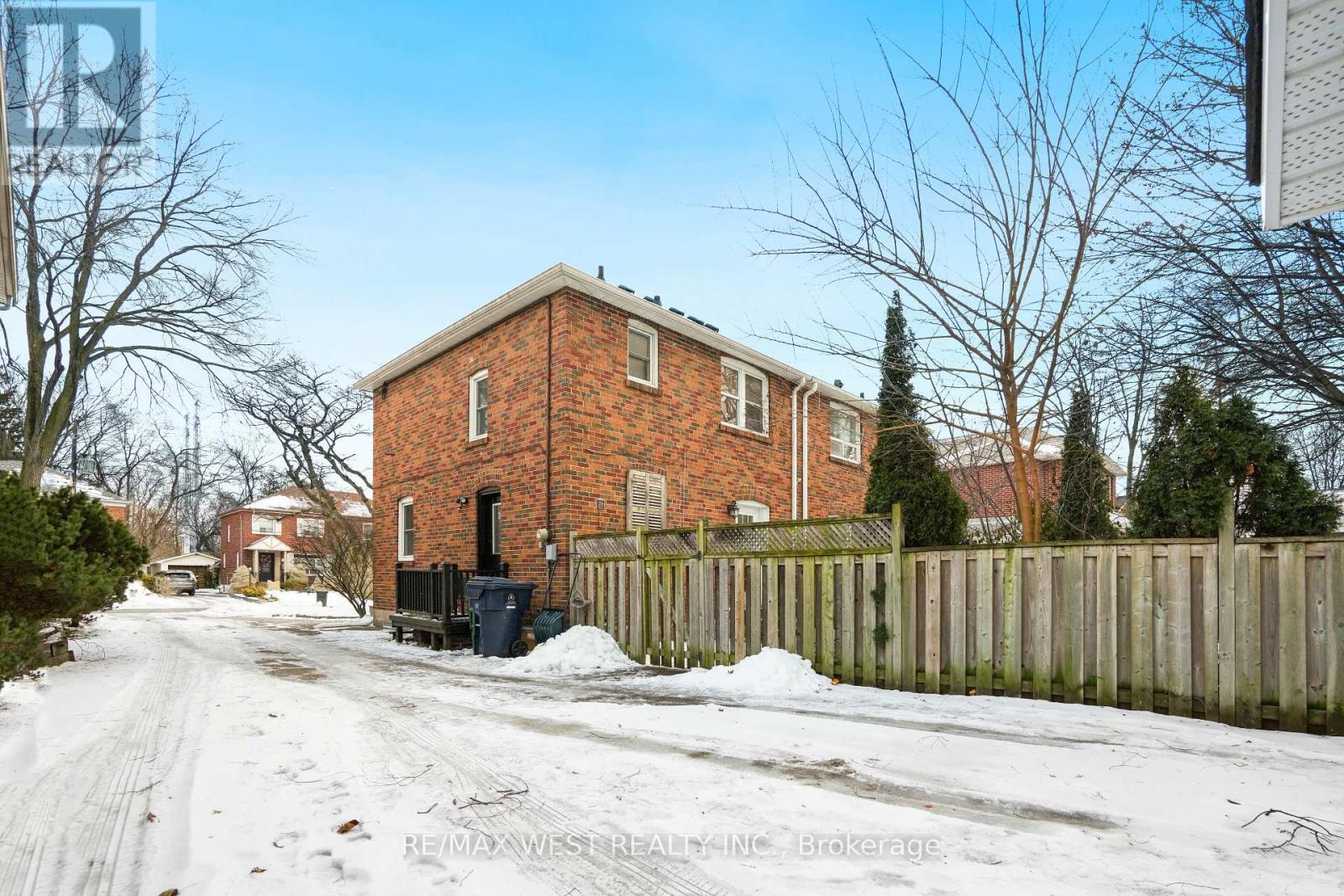 10 Allanbrooke Drive, Toronto, Ontario  M9A 3N8 - Photo 27 - W12661308