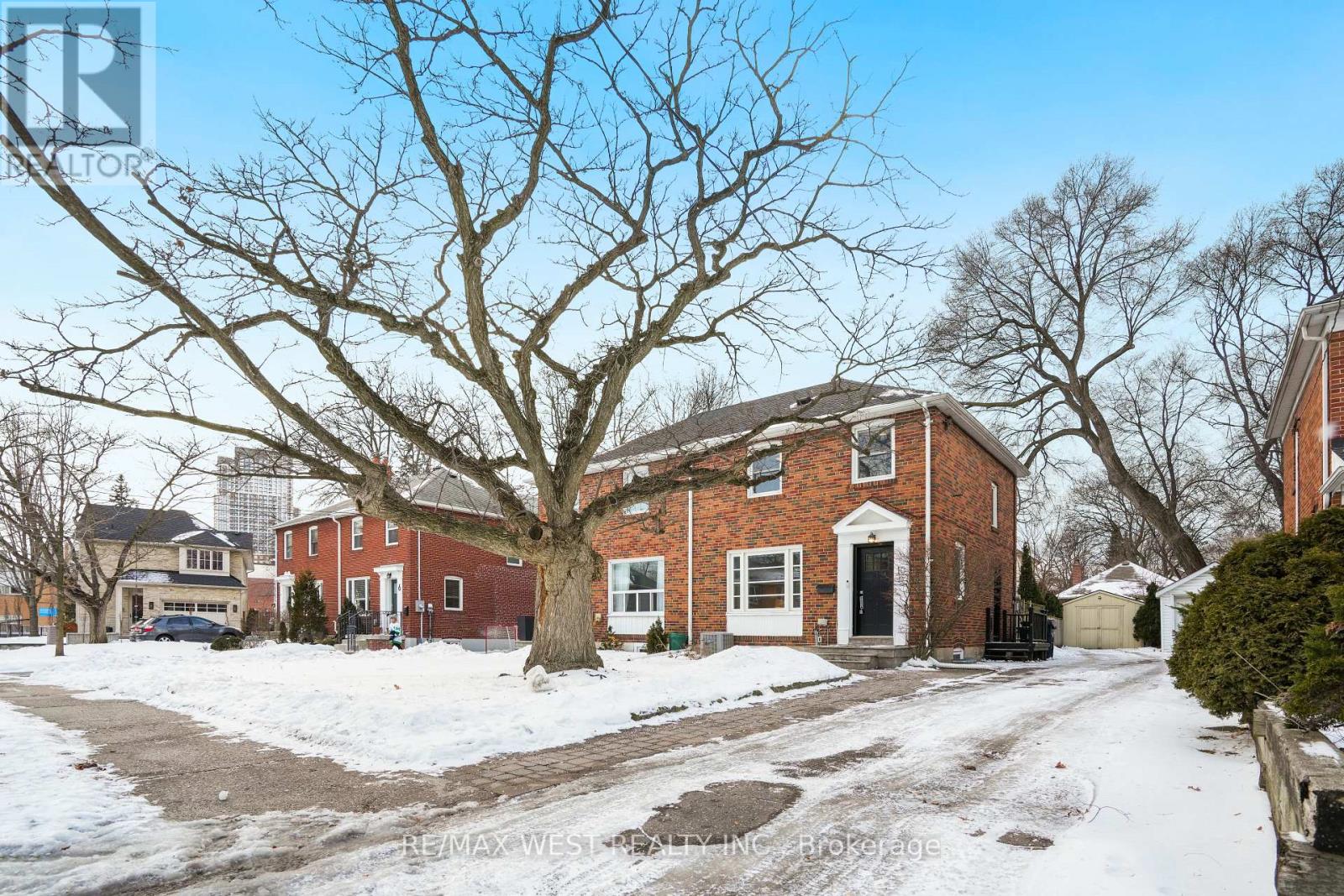 10 Allanbrooke Drive, Toronto, Ontario  M9A 3N8 - Photo 30 - W12661308