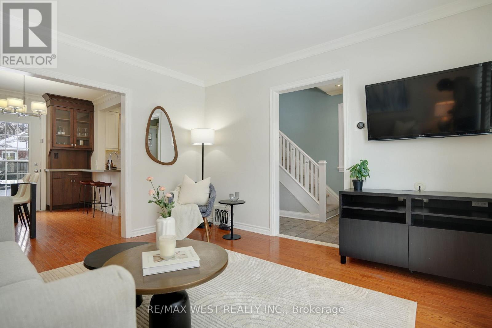 10 Allanbrooke Drive, Toronto, Ontario  M9A 3N8 - Photo 4 - W12661308