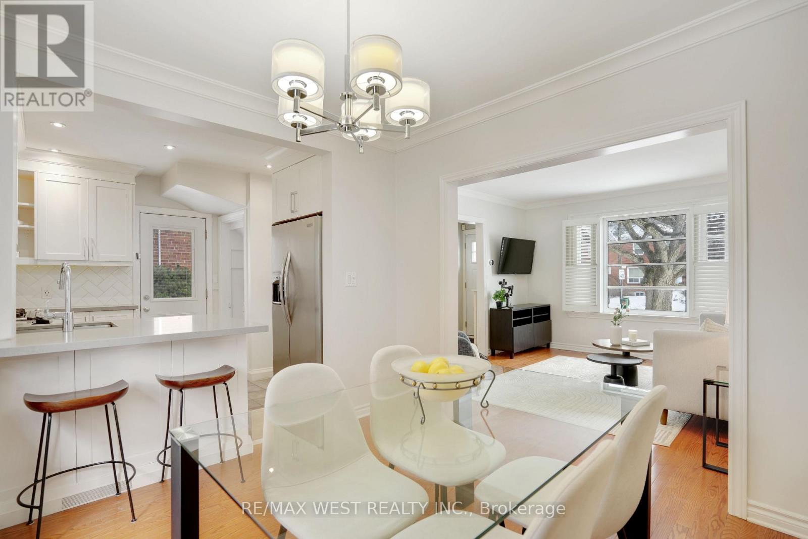 10 Allanbrooke Drive, Toronto, Ontario  M9A 3N8 - Photo 5 - W12661308