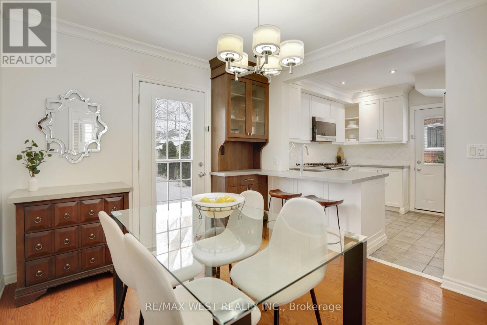 10 Allanbrooke Drive, Toronto, Ontario  M9A 3N8 - Photo 6 - W12661308