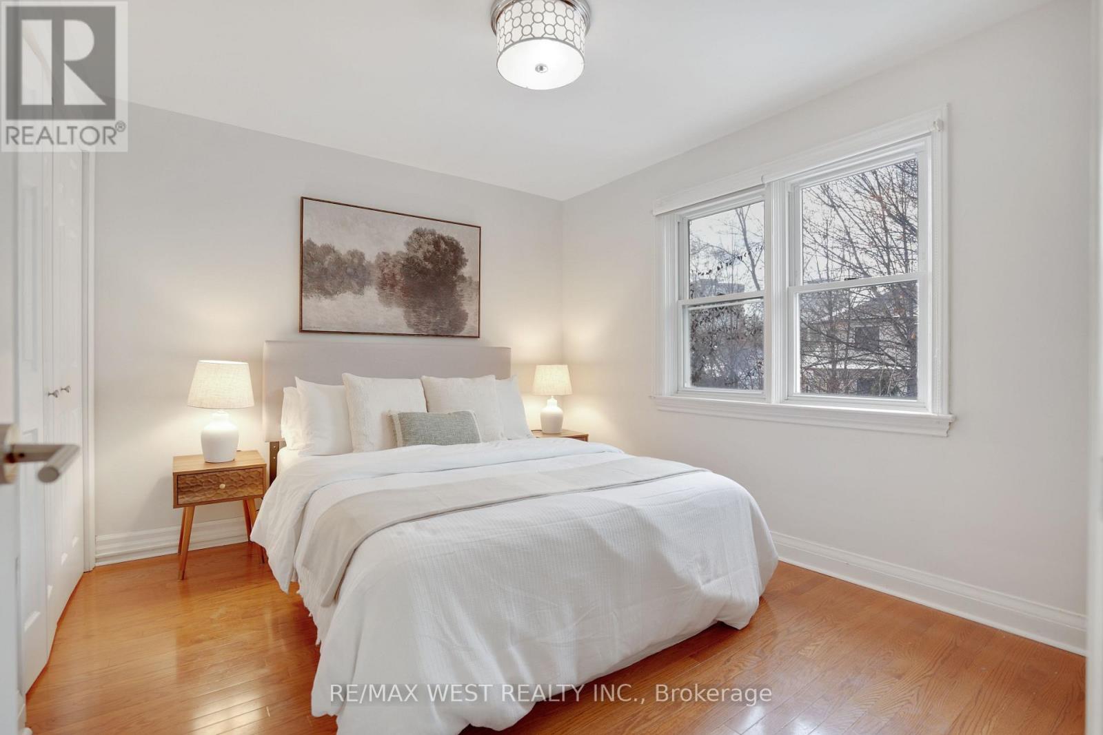 10 Allanbrooke Drive, Toronto, Ontario  M9A 3N8 - Photo 9 - W12661308