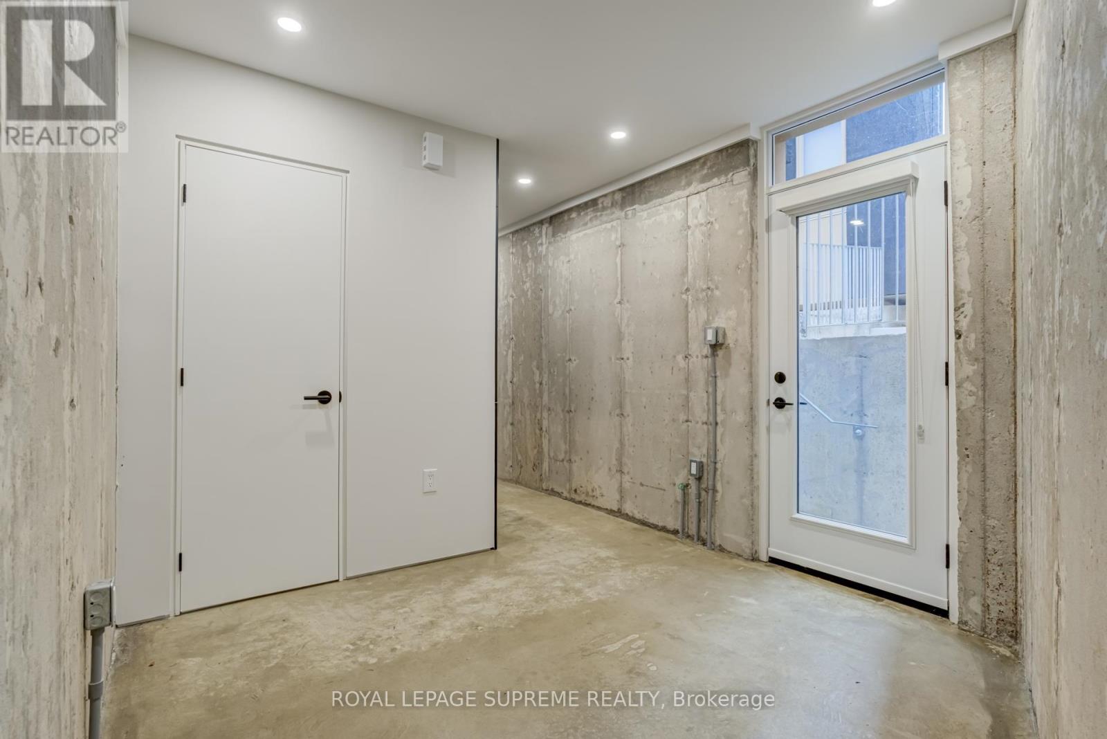 Garden - 101 Bernice Crescent, Toronto, Ontario  M6N 1W7 - Photo 12 - W12661440