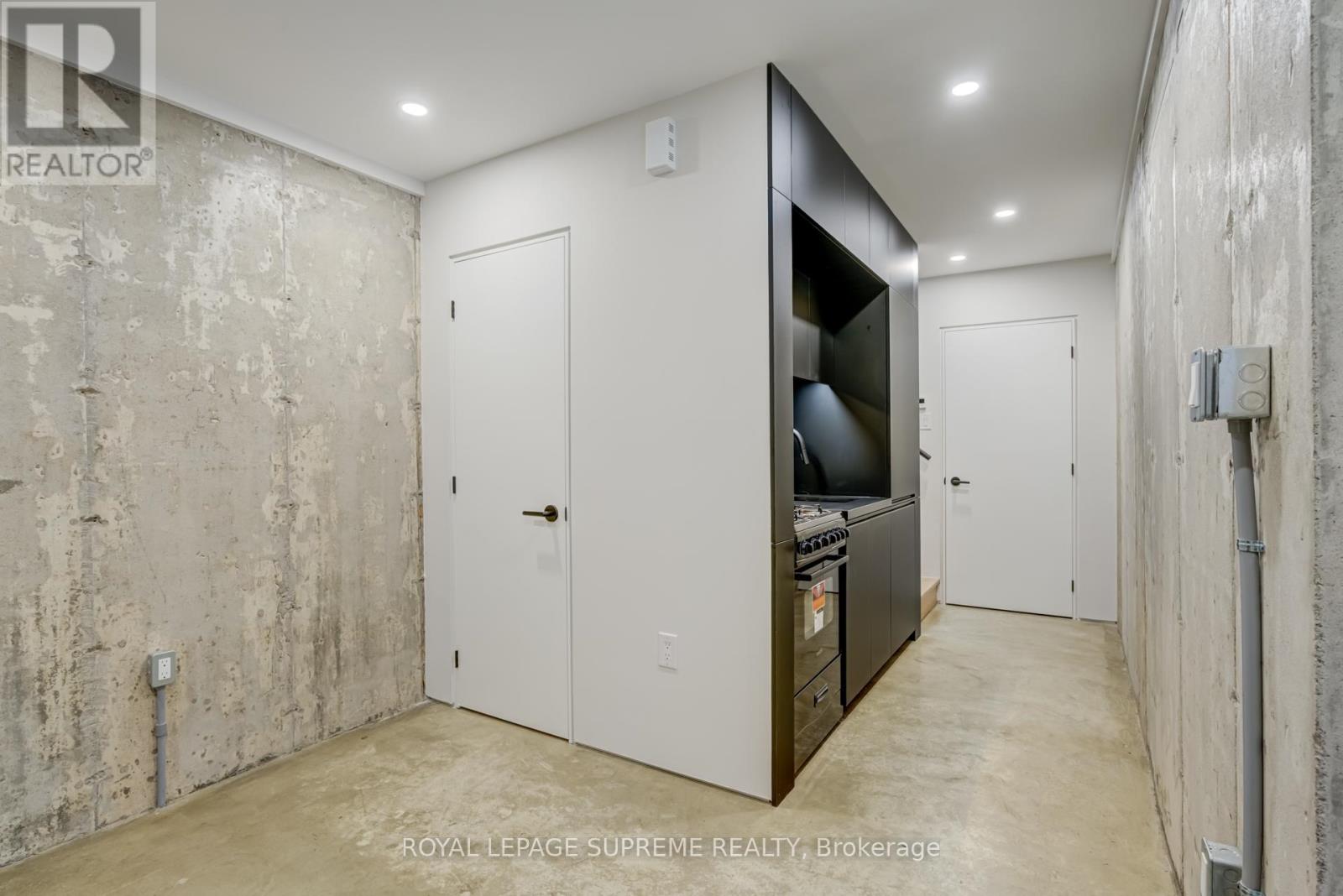 Garden - 101 Bernice Crescent, Toronto, Ontario  M6N 1W7 - Photo 14 - W12661440