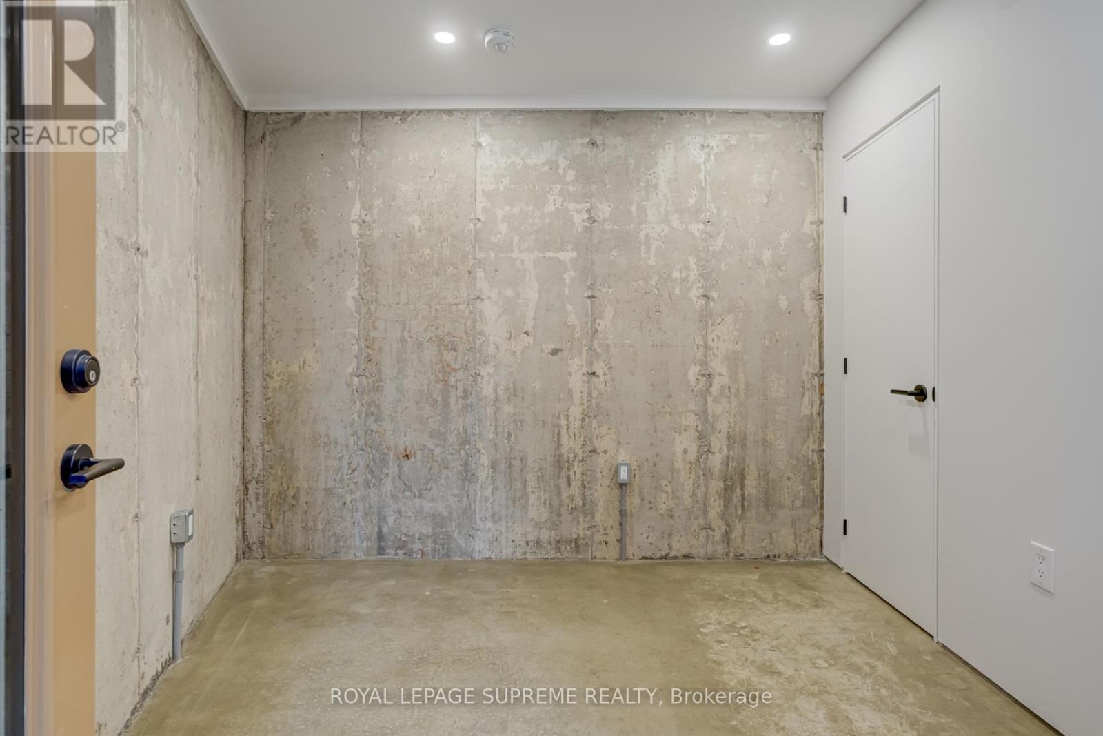 Garden - 101 Bernice Crescent, Toronto, Ontario  M6N 1W7 - Photo 6 - W12661440