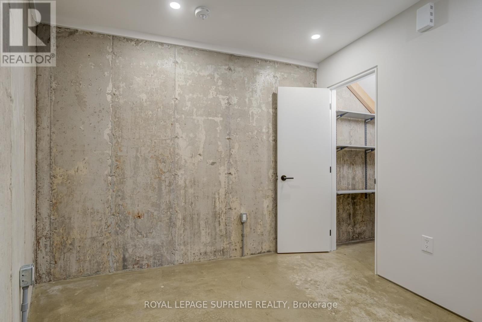 Garden - 101 Bernice Crescent, Toronto, Ontario  M6N 1W7 - Photo 9 - W12661440